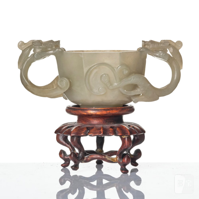 A carved nephrite cup with 'chilong' handles, - 图7
